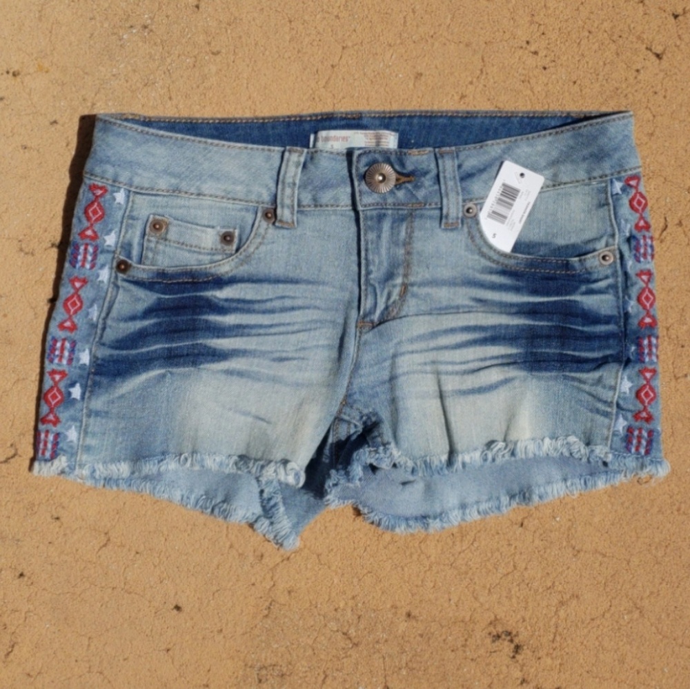 NWT Classic cut and low rise fit Jean shorts